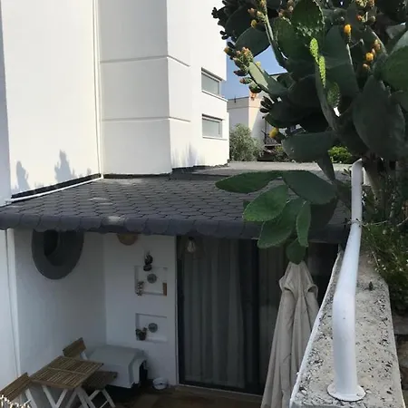 Apart, Yahsi Sahiline Yakin Ortakent'te Merkezi Konumda Bodrum