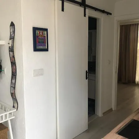 Apart, Yahsi Sahiline Yakin Ortakent'te Merkezi Konumda