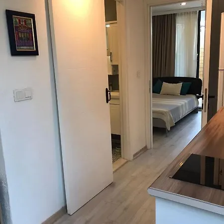 Apart, Yahsi Sahiline Yakin Ortakent'te Merkezi Konumda