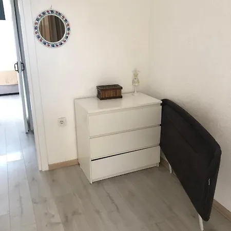 Apart, Yahsi Sahiline Yakin Ortakent'te Merkezi Konumda Appartement *