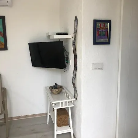 Apart, Yahsi Sahiline Yakin Ortakent'te Merkezi Konumda Appartement