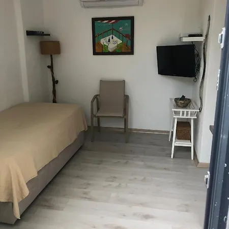Appartement Apart, Yahsi Sahiline Yakin Ortakent'te Merkezi Konumda Bodrum