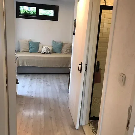 Appartement Apart, Yahsi Sahiline Yakin Ortakent'te Merkezi Konumda