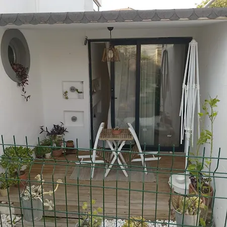 Apart, Yahsi Sahiline Yakin Ortakent'te Merkezi Konumda * Bodrum